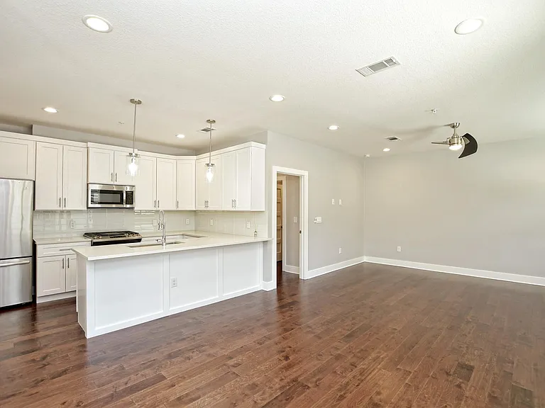 1130 Lott Ave #B — Photo 9