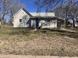312 W Spruce St, Miltonvale, KS 67466