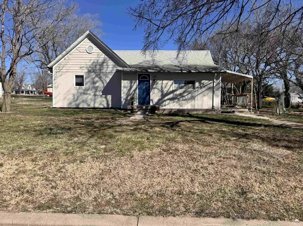 312 W Spruce St, Miltonvale, KS 67466