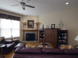 13 Virginia Pkwy, Schaumburg, IL 60193