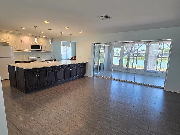 549 La Gorce Dr — Photo 22