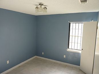 4th image of 3816 Greenbriar Ln