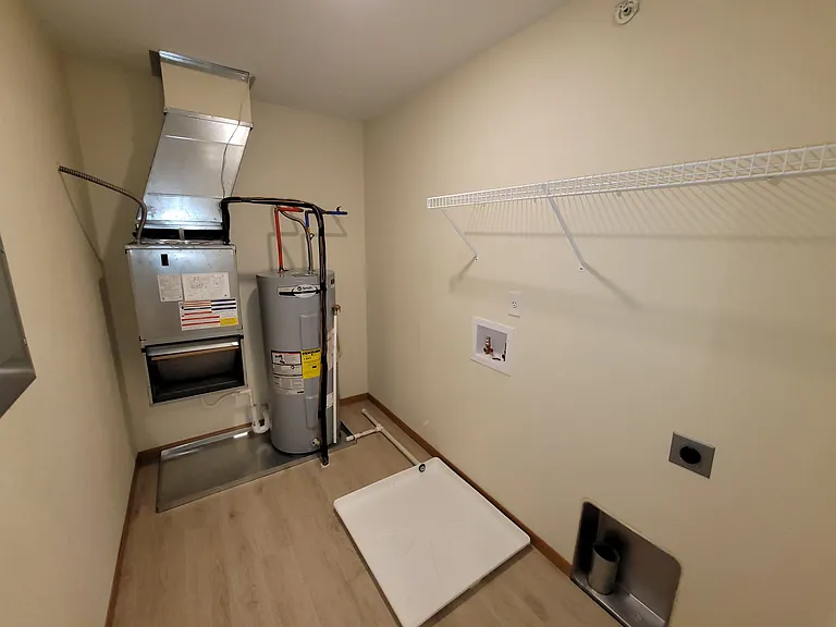 1 Hundred West Apartments — Photo 13