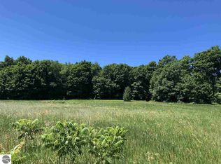 E Rosie Dr, Suttons Bay, MI 49682