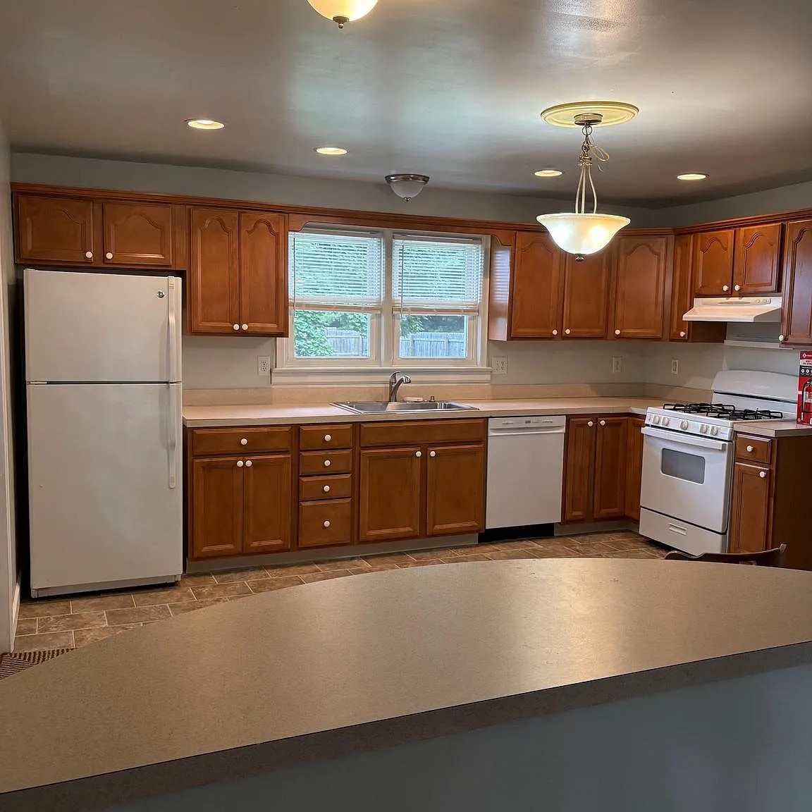 3 bed, 2.5 bath, 1736 sqft, $2,800 — Photo 3
