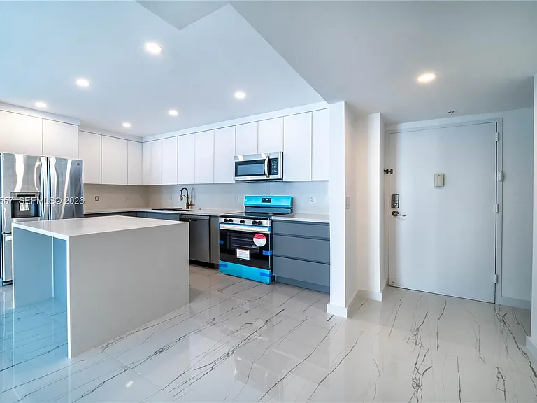 19380 Collins Ave #1105 — Photo 2