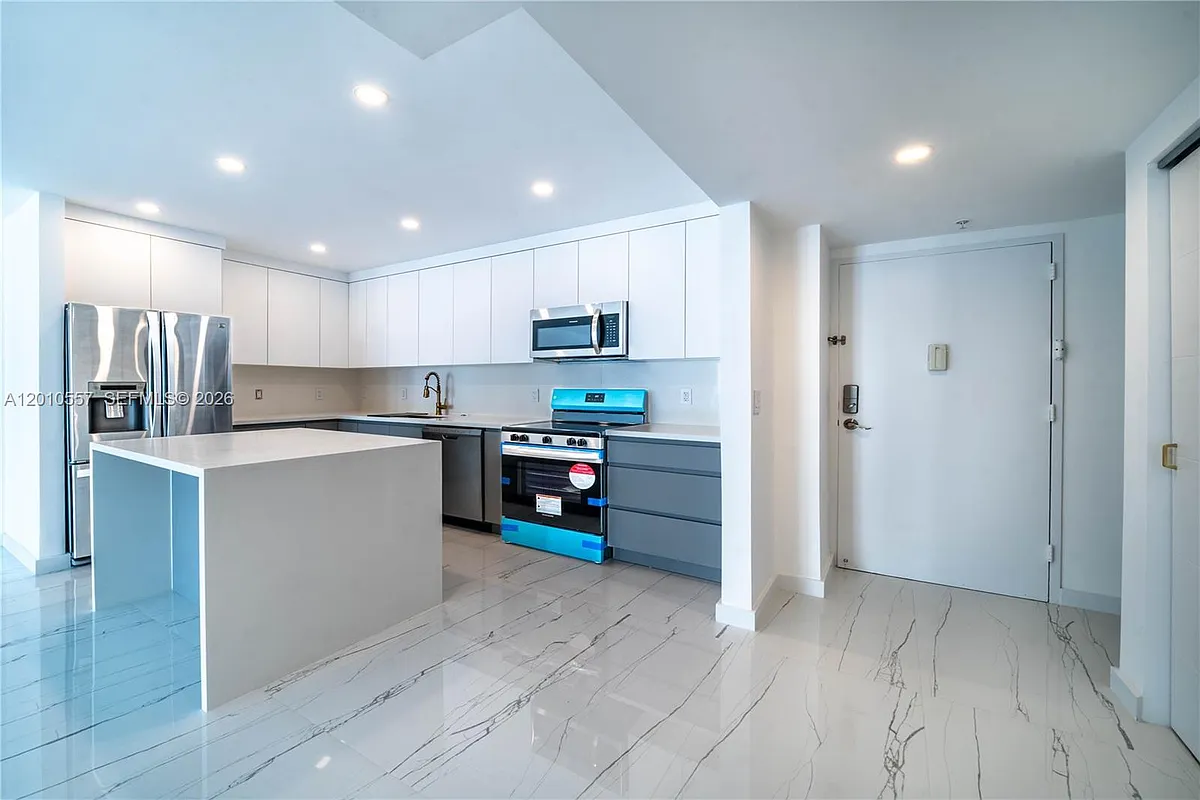 Building Photo - 19380 Collins Ave #1105