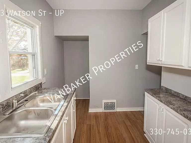 243 Watson St #UP — Photo 6