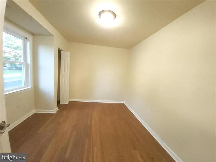 5023 Emo St — Photo 13