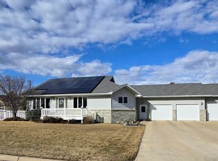 807 8th St SW, Pipestone, MN 56164