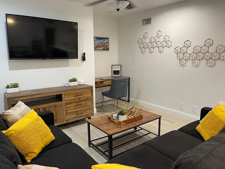2832 David St — Photo 7
