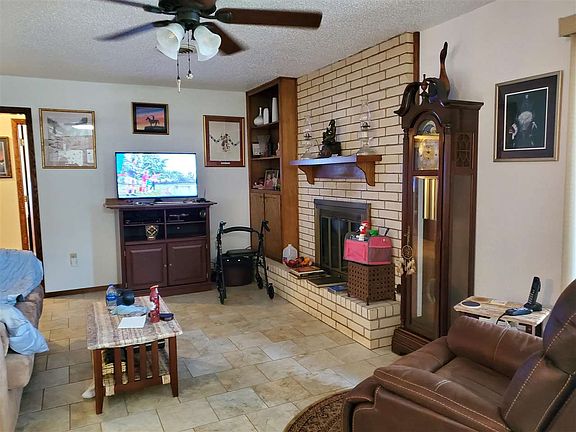 3rd image of 1804 NW Great Plains Blvd