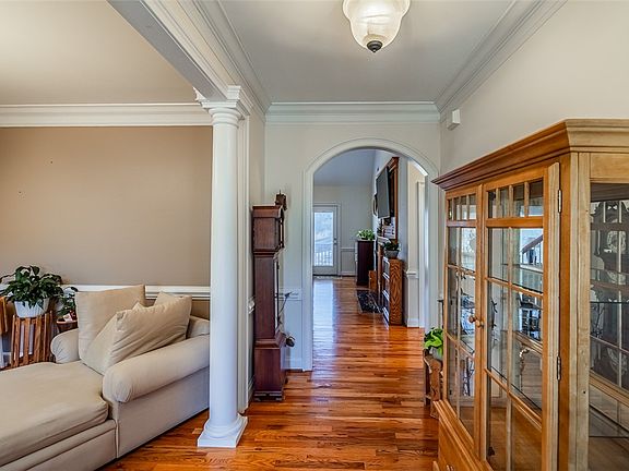 3rd image of 100 Carlissa Ct