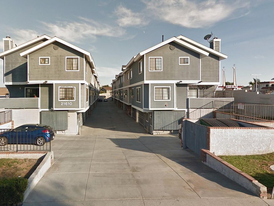 1st image of 21610 Orrick Ave Unit 11
