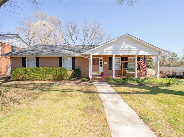 1543 Ireton Ln, Winston Salem, NC 27103