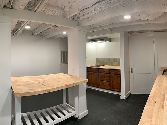 2nd image of 825 Summit Ave #B