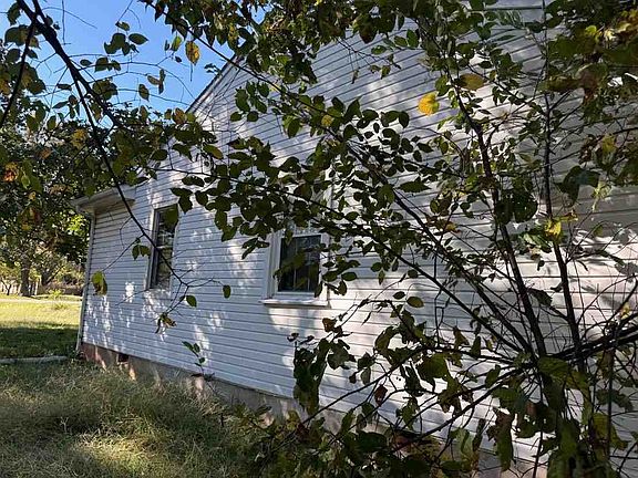 3rd image of 2511 W Mount Vernon St