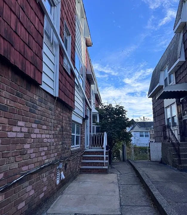 1539 Bell Blvd #2