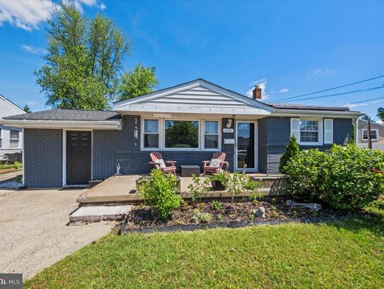 135 Sunnyside Ln, Bellmawr, NJ 08031