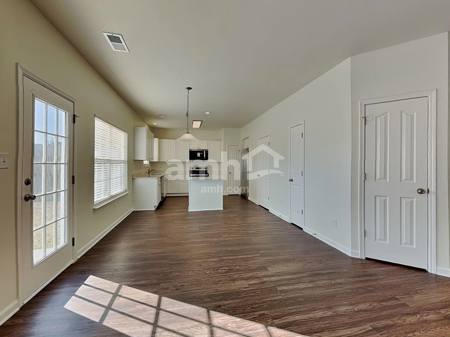 4 bed, 2.5 bath, 2136 sqft, $2,325 — Photo 4