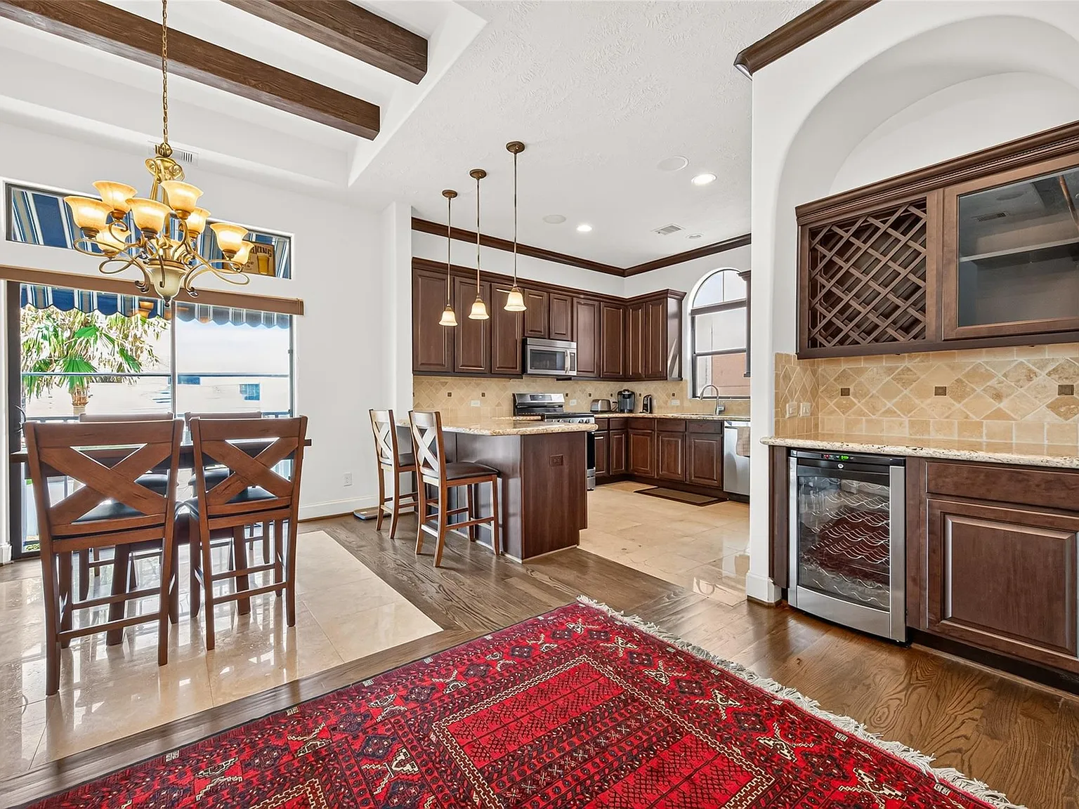 3 bed, 3.0 bath, 2481 sqft, $3,500 — Photo 4
