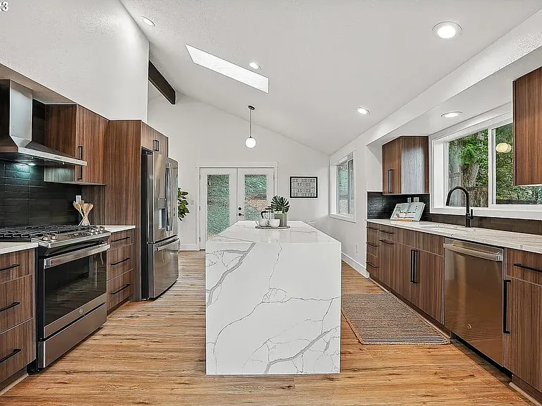 13991 Majestic Ct — Photo 6