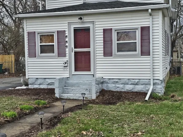 540 E 4th St, Lockport, IL 60441