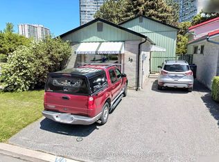 19 Helena Ct, Brampton, ON L6S2N4