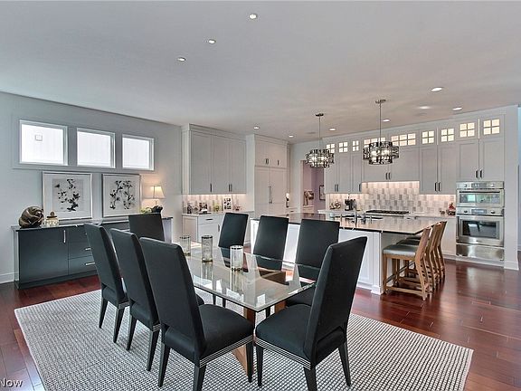 5th image of 191 Bridgeport Way