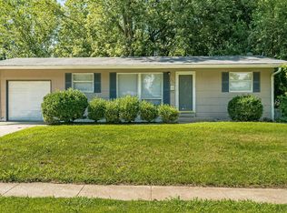 880 Rogers Ln, Florissant, MO 63033