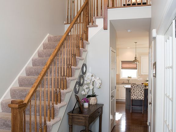 2nd image of 17 Maiden Cir