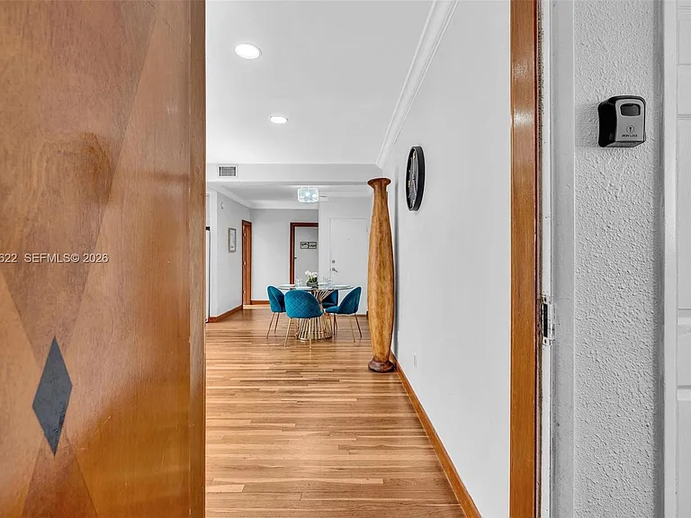 10004 E Bay Harbor Dr #9 — Photo 4