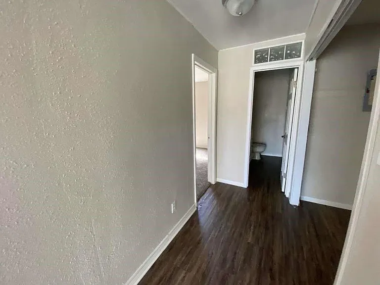 201 Ferguson Dr — Photo 14