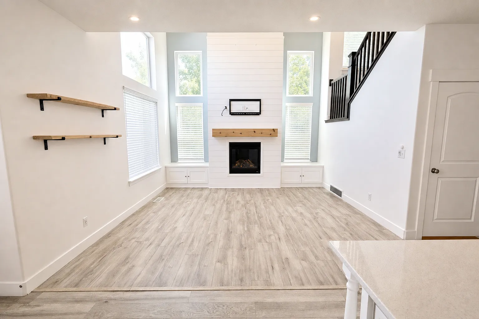 Spacious 4-Bedroom Townhouse Oasis in Herriman Your Dream Home Awaits! — Photo 1