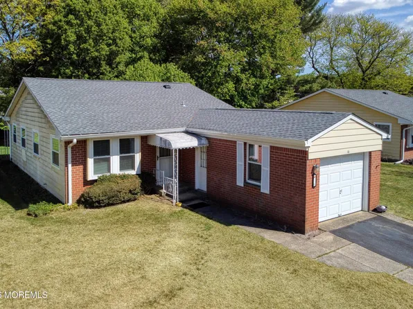16 Hudson Parkway, Whiting, NJ 08759