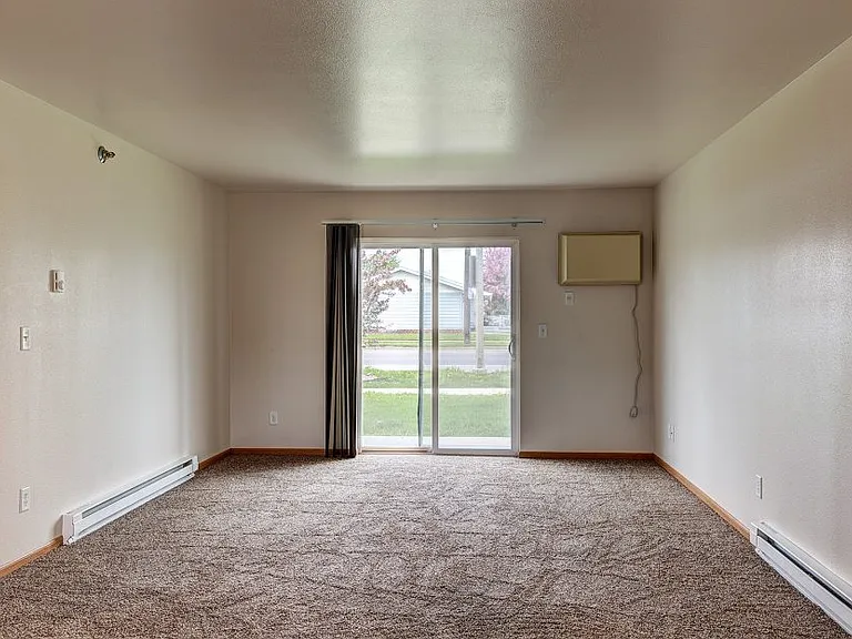 Pineview Apartments — Photo 8