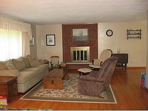 3rd image of 3718 Maplehurst Dr