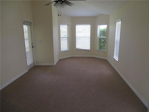 3rd image of 385 E Temple Ct SW