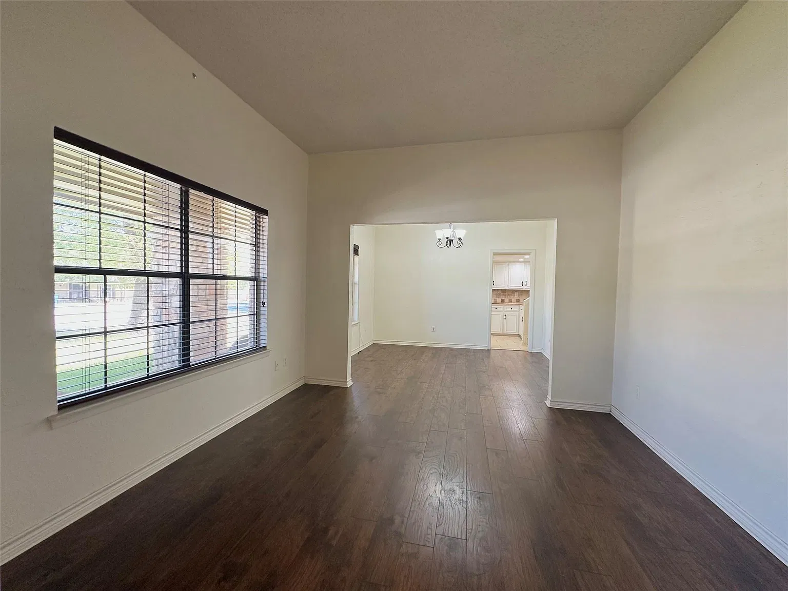 3 bed, 2.5 bath, 1991 sqft, $2,650 — Photo 4