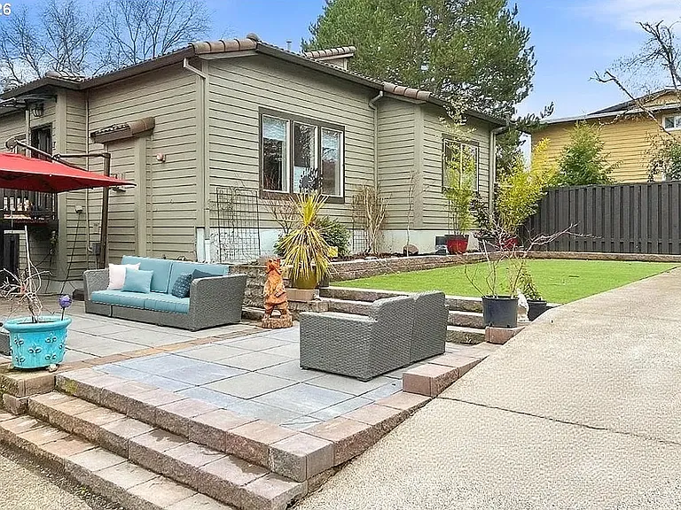 7704 SW Cresmoor Dr — Photo 3
