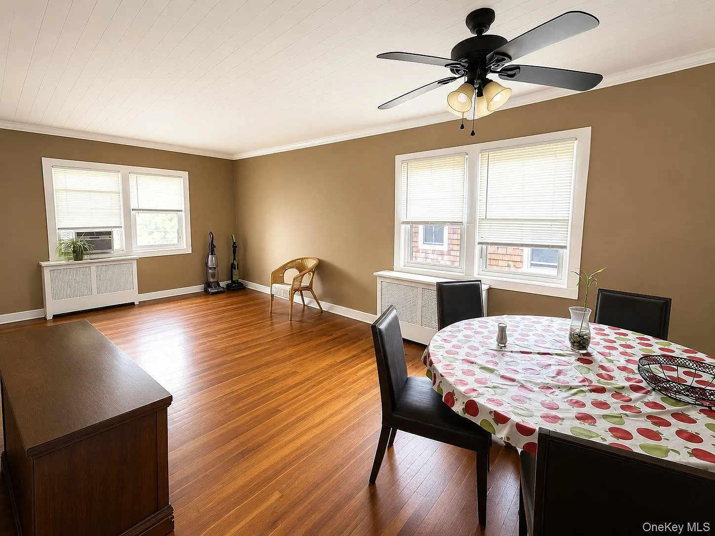 2 bed, 1.0 bath, $2,800 — Photo 2