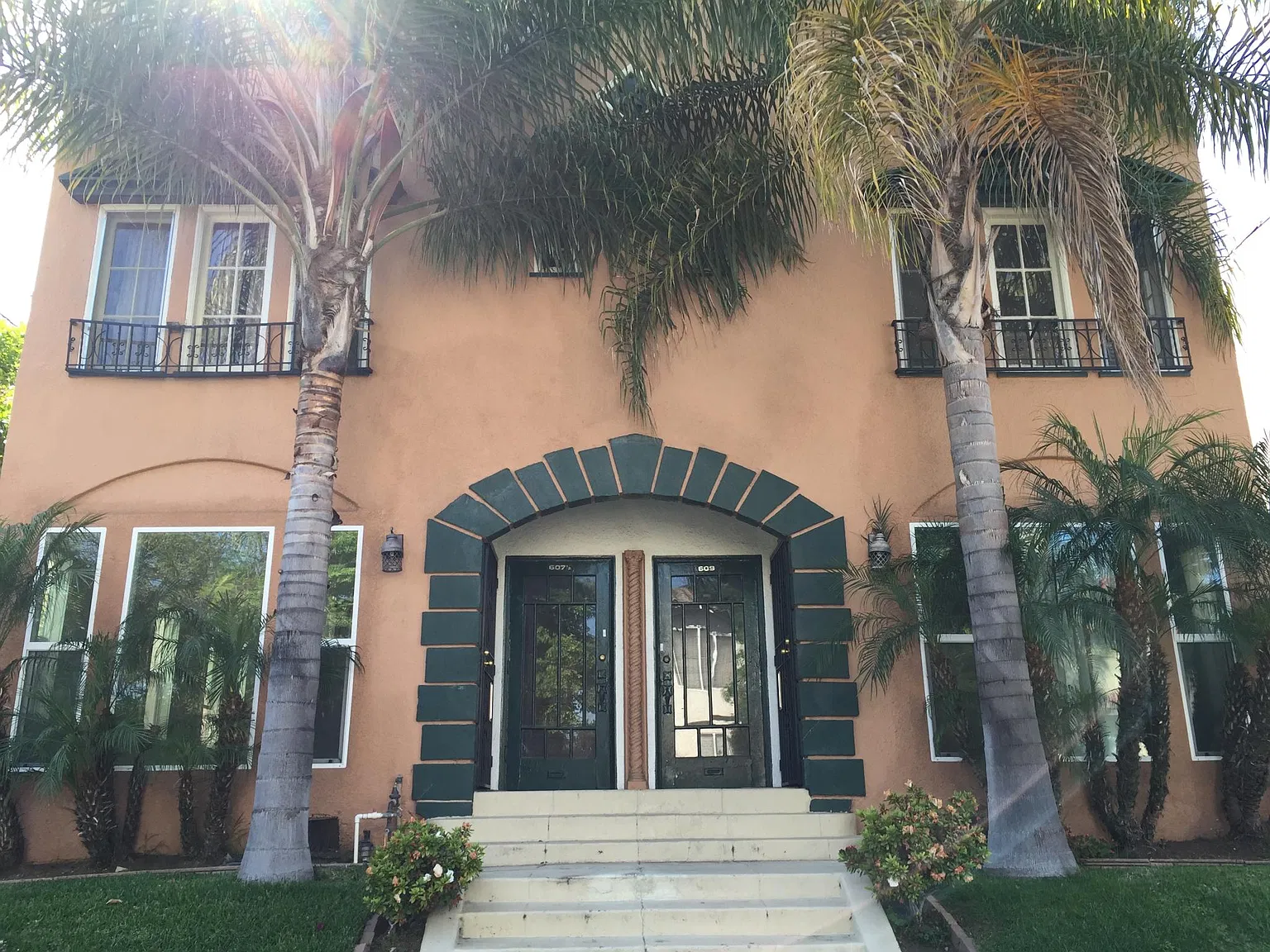 607 N Irving Blvd — Photo 2