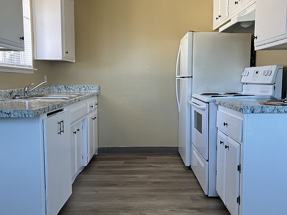 5th image of 946 S Barrett Rd APT 3
