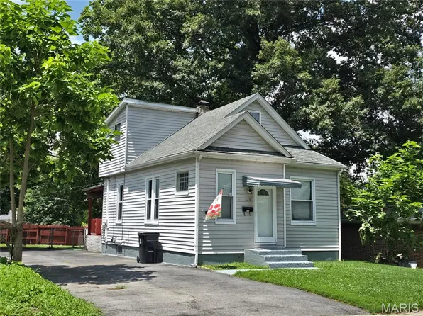 323 N 37th St, Belleville, IL 62226