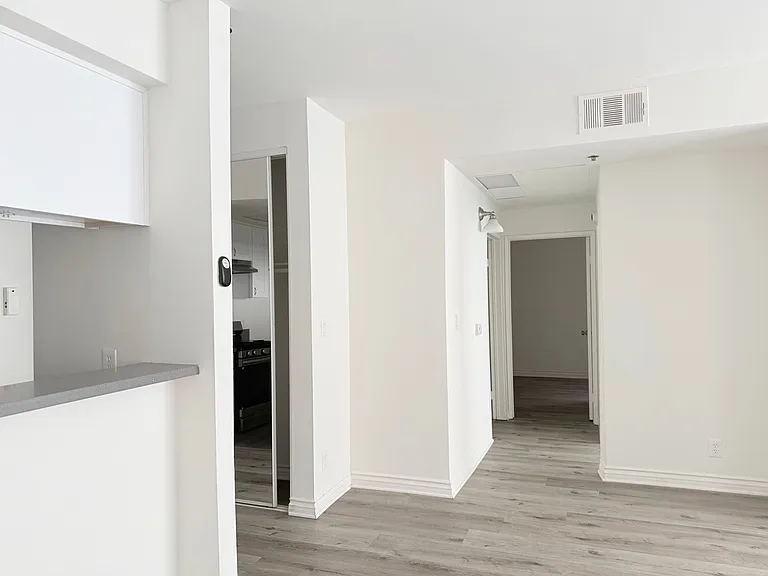 Perfectly situated 2 bedroom and 2 bathroom ! — Photo 7