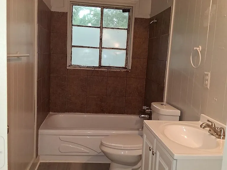 3122 Oak Forest Dr — Photo 7