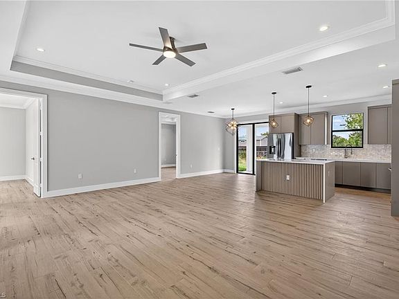 3rd image of 3225 43rd AVE NE