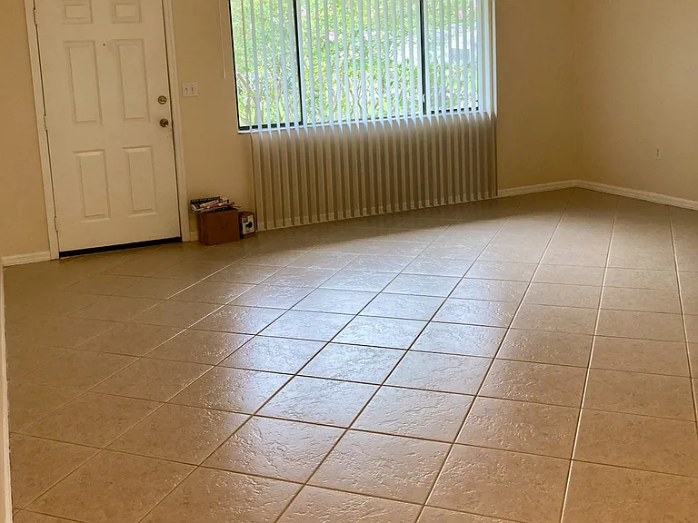 843 Parsons Cir SE — Photo 2