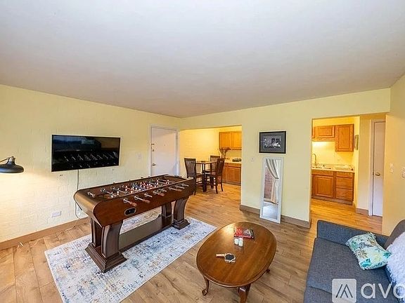4th image of 1800 Jefferson Park Ave APT 28
