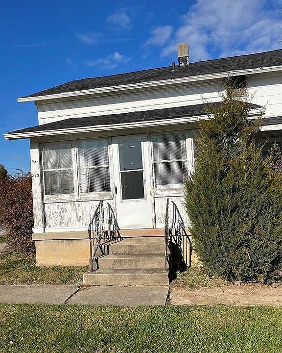 1st image of 220 & 220.5 N Main St